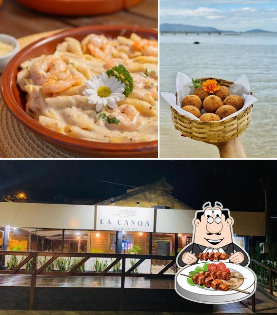 Entre diversos coisas, comida e exterior podem ser encontrados no La Mar - Restaurante de frutos do mar em São José