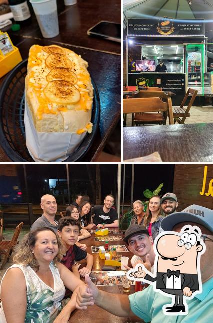 Veja imagens do interior do Dogueria Imperial Hot Dog Gourmet