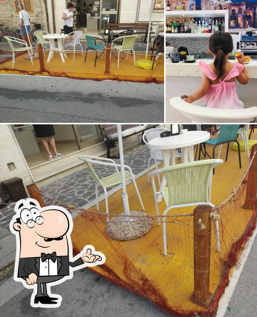 Gli interni di BAR ROMA NAPOLI E BIGLIETTERIA AUTOLINEE CARDINALI MAURO