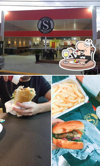 A foto da comida e exterior no Saulo's Lancheteria Delivery