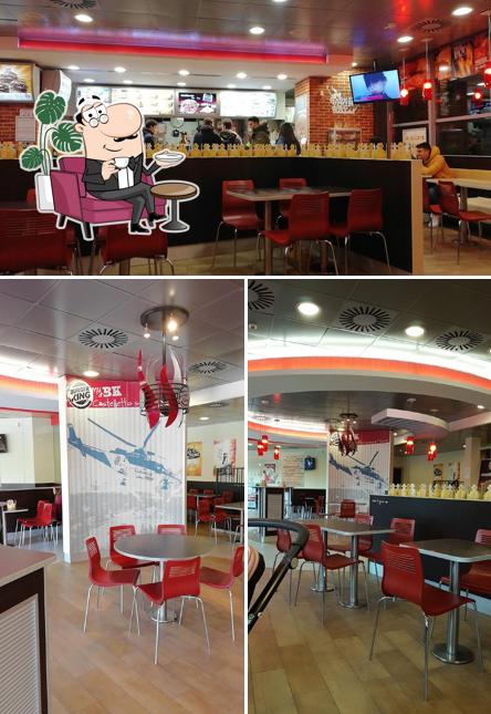 Dai un'occhiata agli interni di Burger King