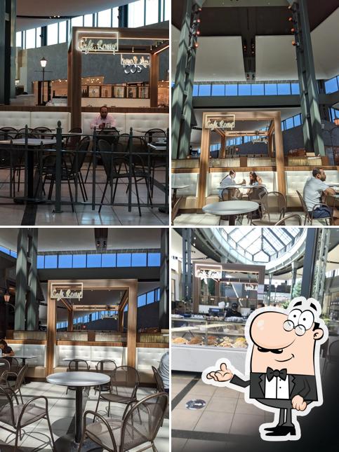 L'intérieur de Café Romy