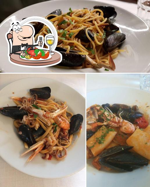 Ordina la cucina di mare a La Piedigrotta