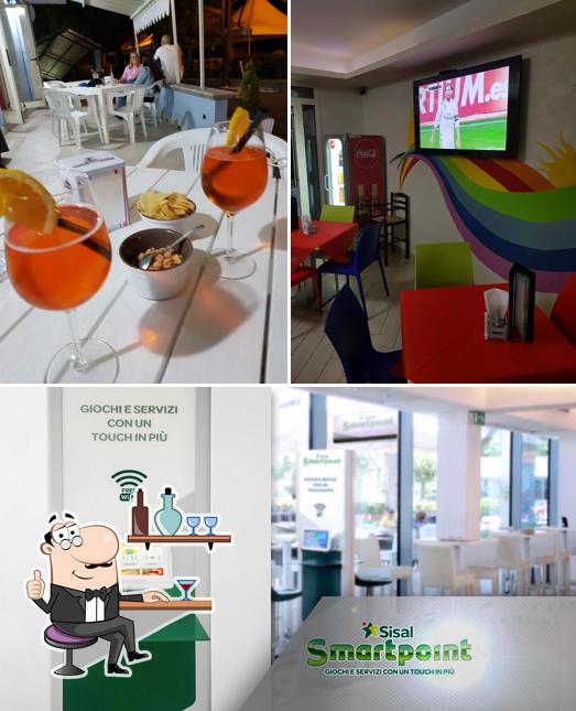 Siediti a un tavolo di Bar Arenile