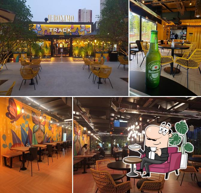 Veja imagens do interior do Madero & Jeronimo Burger Bauru