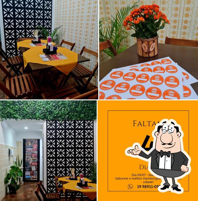 O interior do Sanduba Lanches E Porções