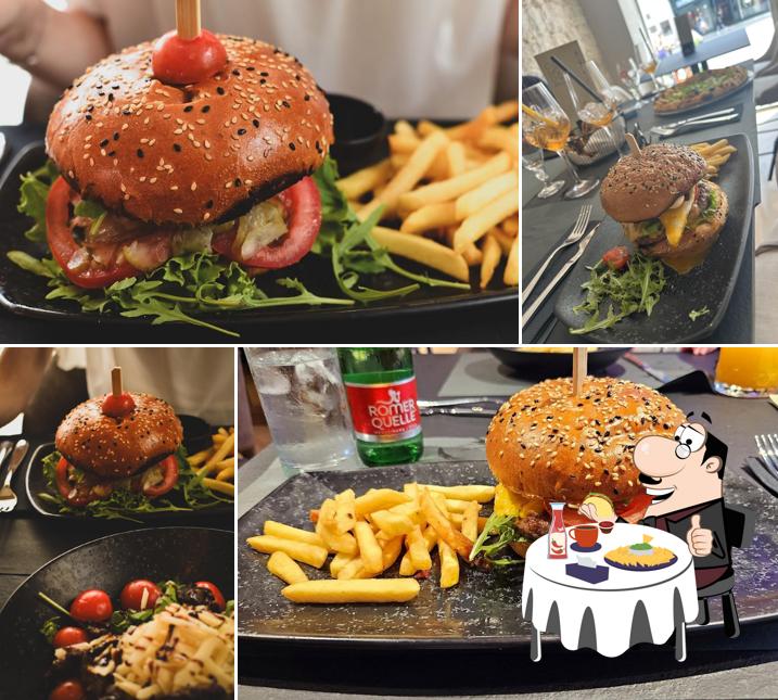 Ordina un hamburger a Comodo