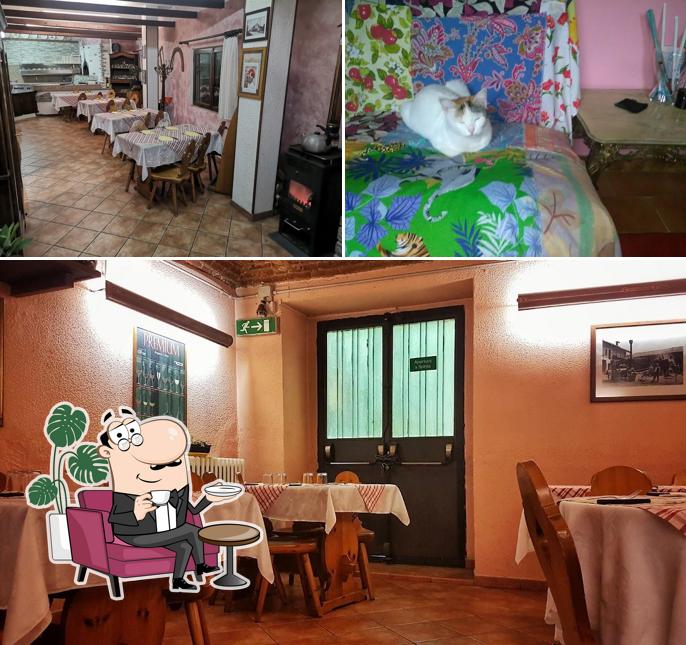 Siediti a un tavolo di River Side