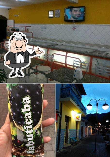 Entre diversos coisas, interior e bebida podem ser encontrados a Sorveteria Rocha