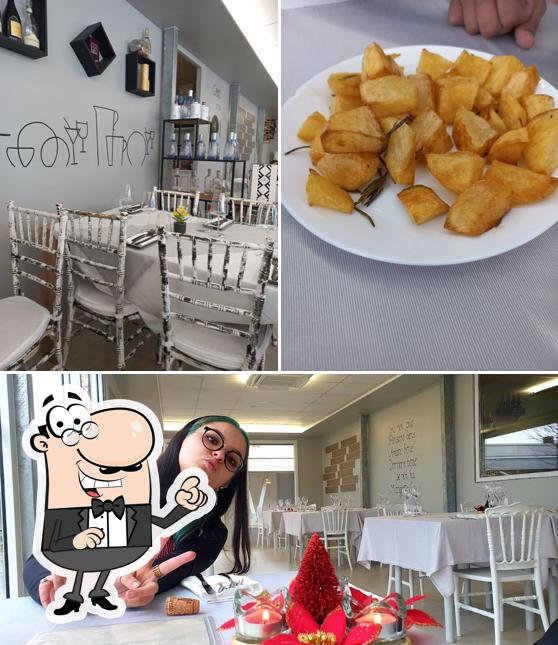 Siediti a un tavolo di Bar ristorante Aeroporto - Ricevimenti La vecchia Quercia