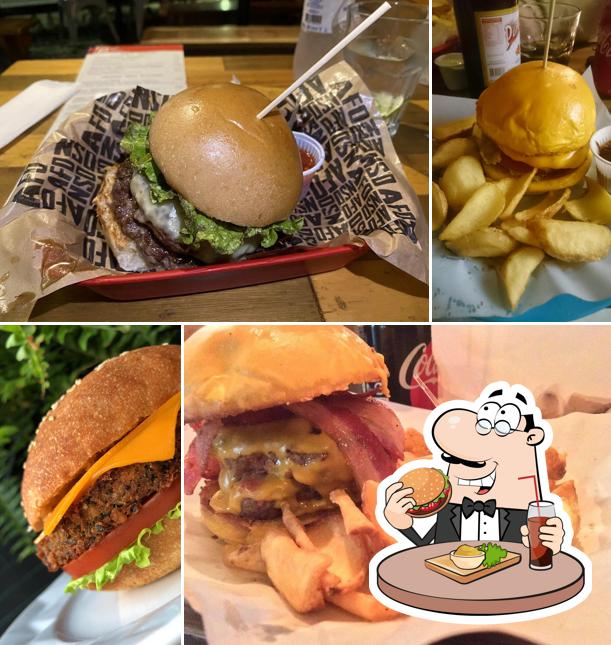 Deguste um dos hambúrgueres servidos no Afonso Burgerbar