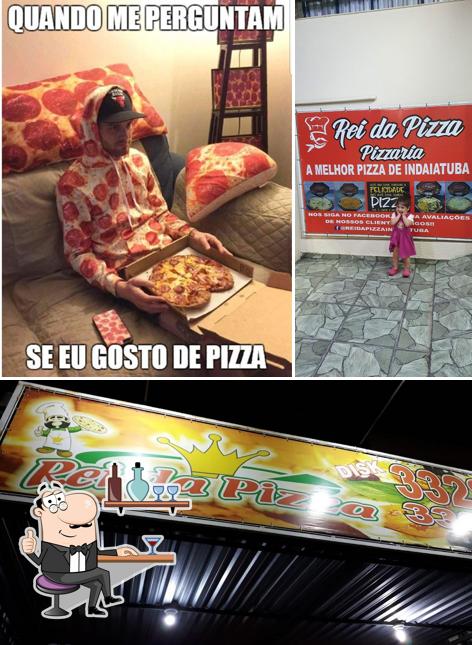 O interior do Rei da Pizza