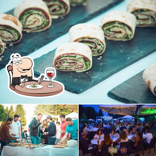 La foto di cibo e interni da MORE beach bar