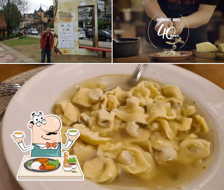 A imagem do Nonno Mio’s comida e exterior