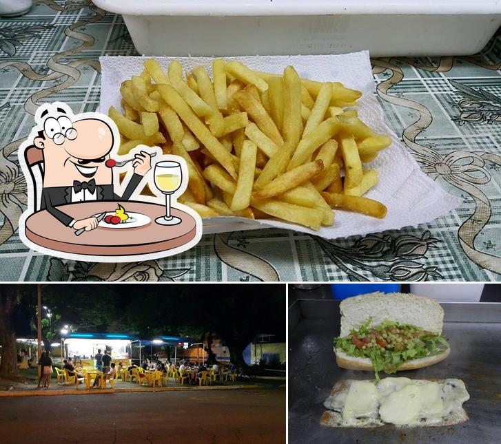 Entre diversos coisas, comida e interior podem ser encontrados no Rodrigo Lanches