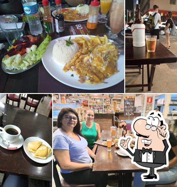 O interior do Lanchonete Duas Rosas