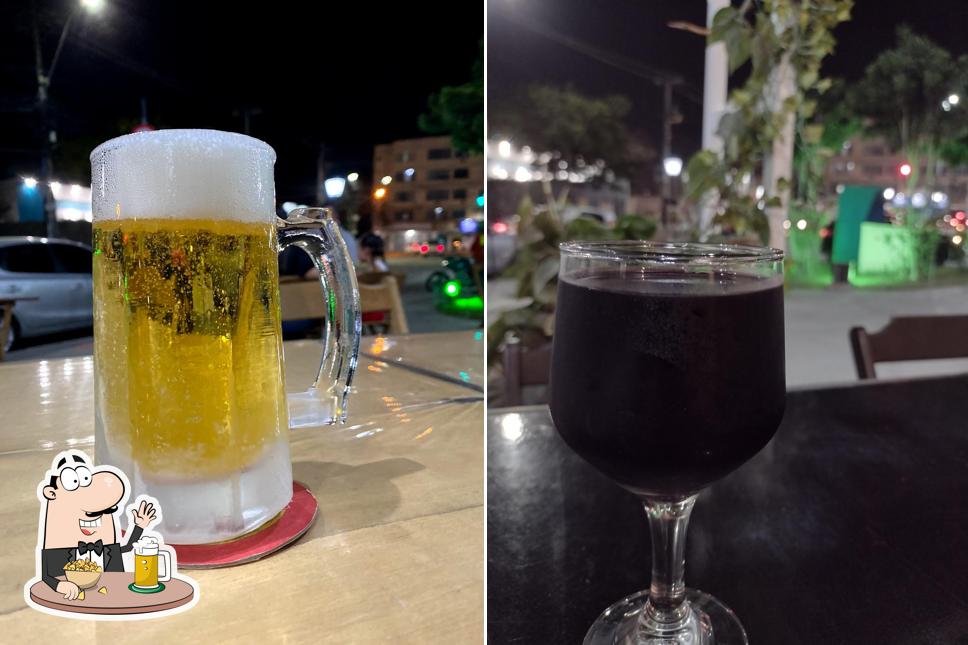 Desfute uma tulipa de cerveja leve ou escura