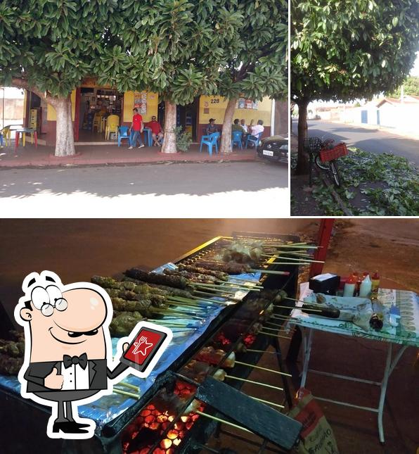 A foto do Bar e Mercearia do Zé Alipio’s exterior e comida