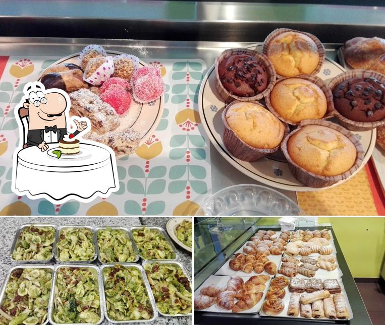 Manue' Food e Drink serve un'ampia selezione di dessert