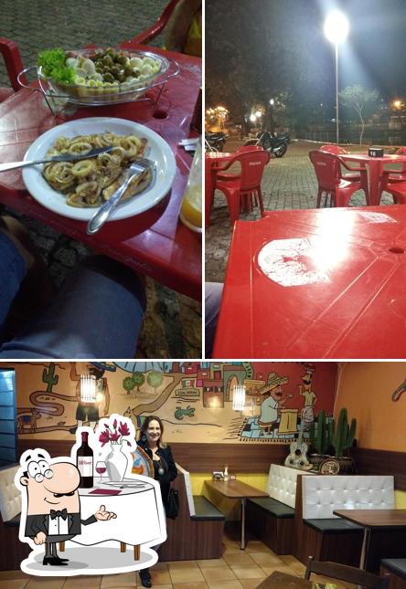 Entre diferentes coisas, mesa de jantar e interior podem ser encontrados no Donald's Lanches