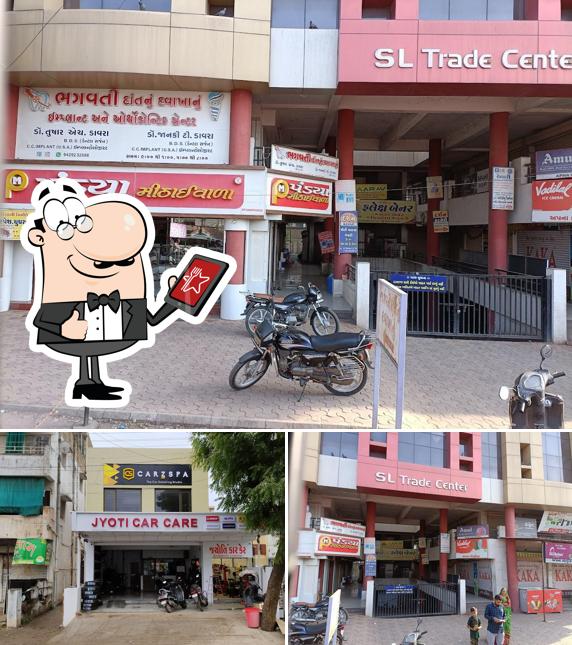 The exterior of Pandya Mithaiwala