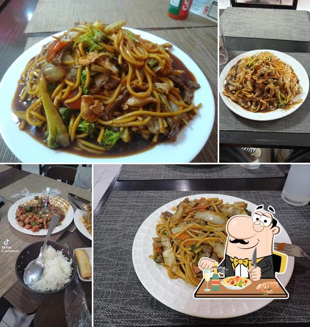 Almofada tailandesa em Yakissoba Mundial