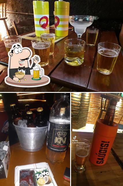 Desfute uma tulipa de cerveja leve ou escura