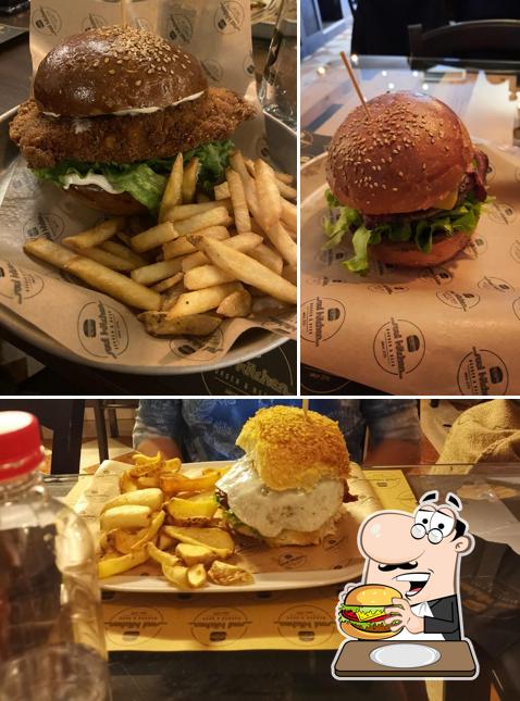 Ordina uno dei tipi di hamburger serviti a Soul Kitchen