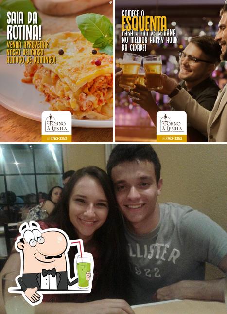 Desfrute de um drinque no Pizzaria Forno à Lenha