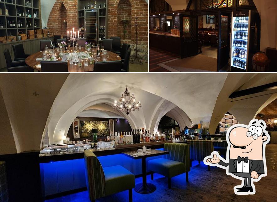 Installez-vous à l'une des tables de Ratskeller - Restaurant