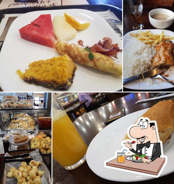 Comida em Pão Bom Padaria