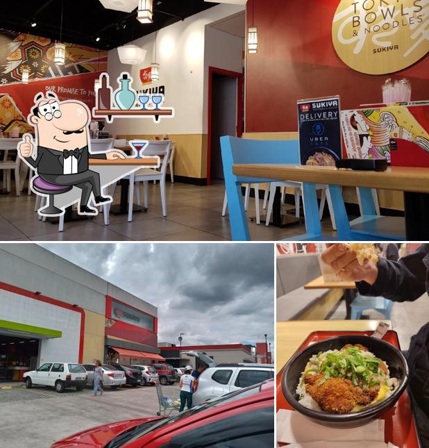 Sente em uma das mesas no Restaurante Sukiya - Unidade Vila Sônia