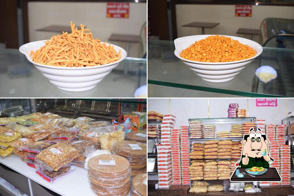 Food at OM HAR BHOLE FARSAN - Top Snacks Shop, Sweet & Namkeen Shop, Farsan Shop, Patis Shop