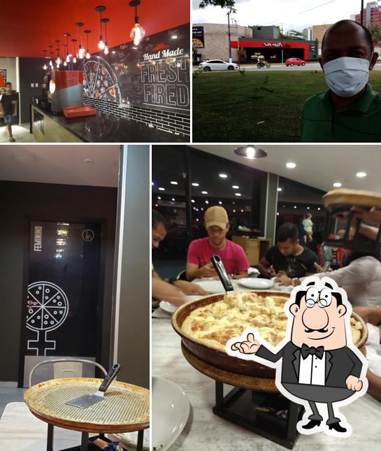 Sente em uma das mesas no Pizza Hut