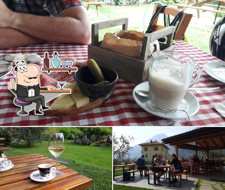 Gli interni di bike and wine bar