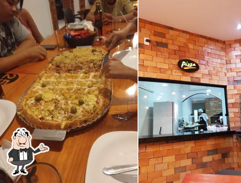 Sente em uma das mesas no Center Pizza