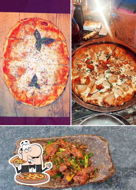 Try out pizza at Ministry Of Beer