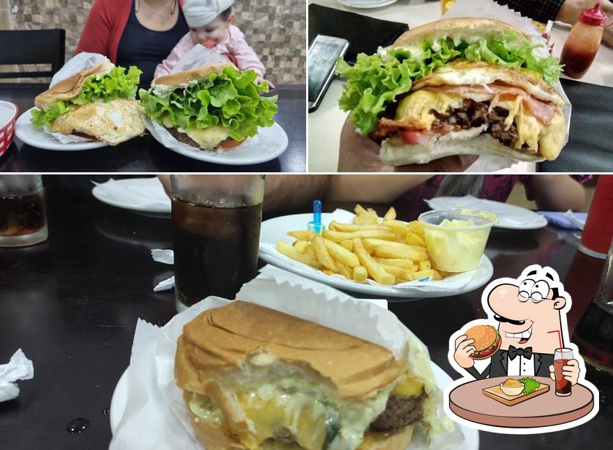 Os hambúrgueres do Lanchonete Acácio irão saciar diferentes gostos