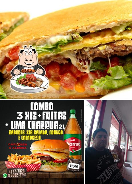 A foto da comida e balcão de bar no Capixaba e Alemoa Lanches - Tele Entrega de Lanche