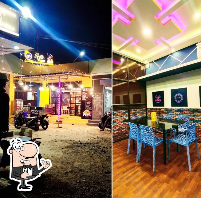 Here's a photo of The 90's Restaurant