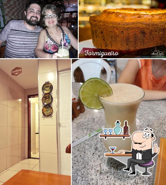 O interior do Chez Café