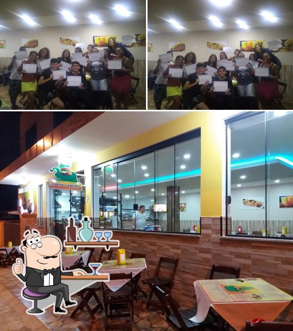 O interior do Jiboia Lanches