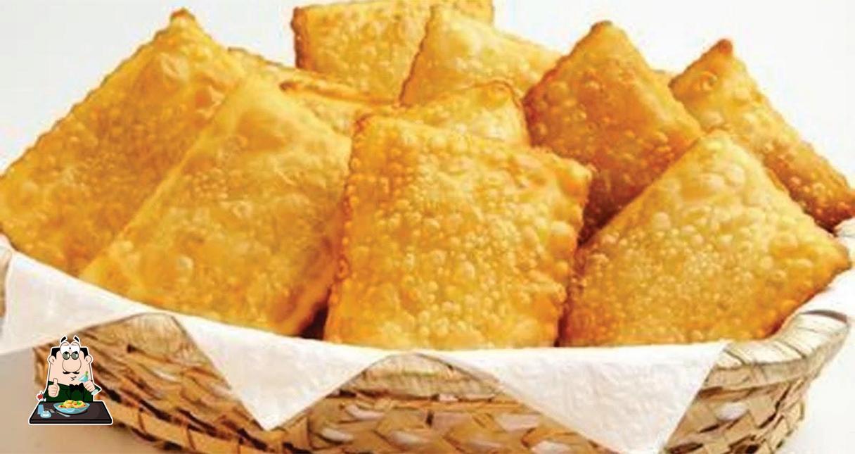 Comida em Pastelaria Rangos - Pastel com caldo de cana