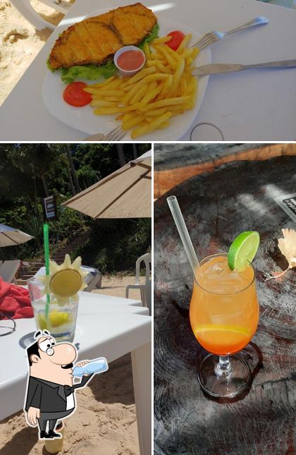 A bebida e friso do restaurante