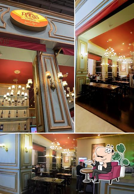 Sente em uma das mesas no Paris 6 Petit GRU Airport