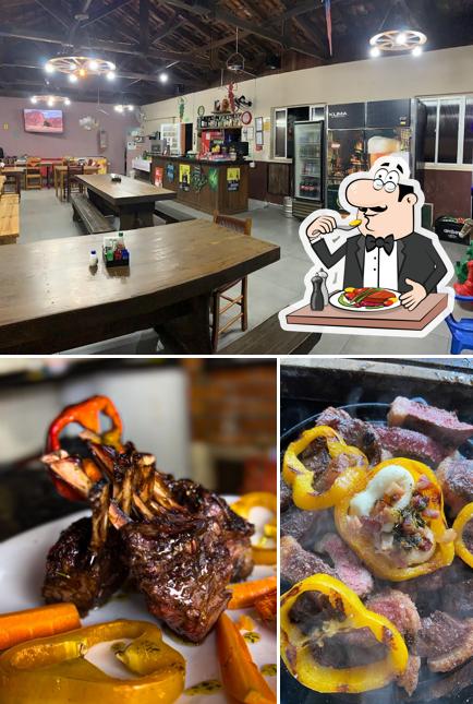 A imagem da comida e interior no Churrascaria E Parrilla Fênix