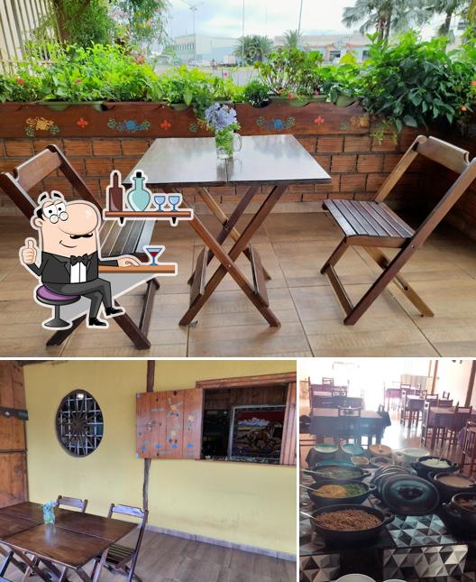 O interior do Restaurante FRANGO FRITO