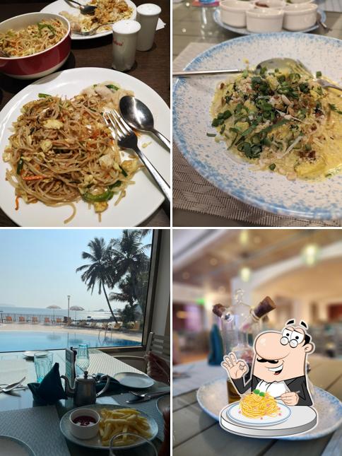 Spaghetti carbonara at Café Azul