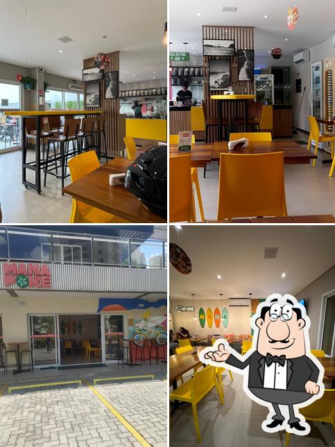 Sente em uma das mesas no Mana Poke Chácara Flora