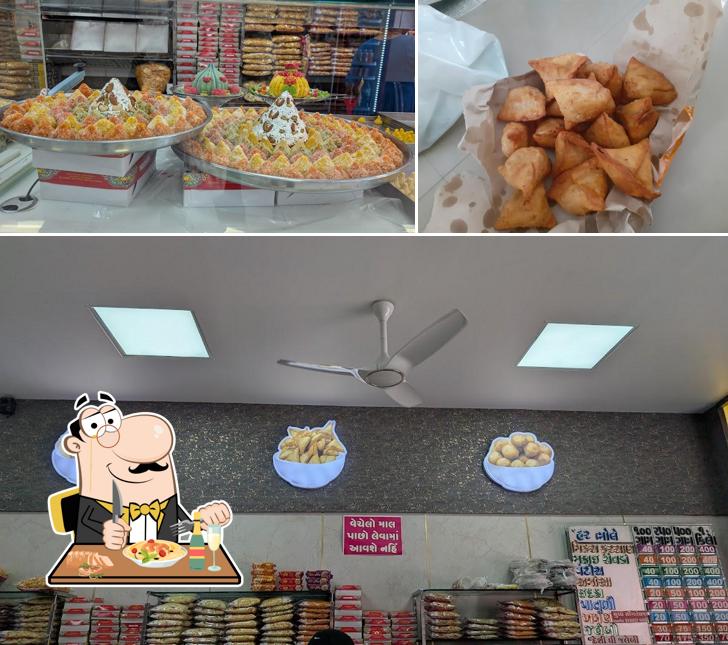 Food at OM HAR BHOLE FARSAN - Top Snacks Shop, Sweet & Namkeen Shop, Farsan Shop, Patis Shop